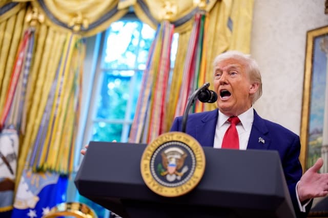 Trump threatens $1bn legal action against BBC over 6 January speech edit