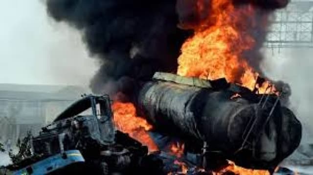 Gridlock as fuel tanker bursts into flames in Niger