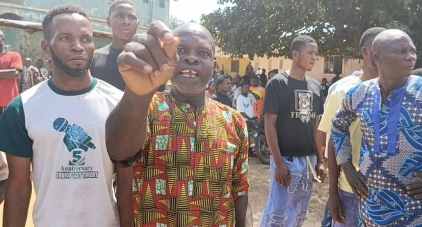 Youths of Kwara community block Ilorin?Kabba Road after bandit attack