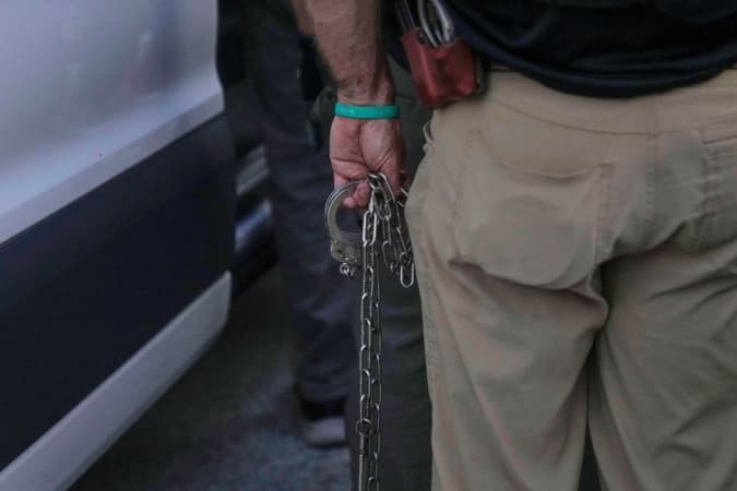 Appeals court blocks release of hundreds of migrants arrested in Illinois just a day before they could have left detention