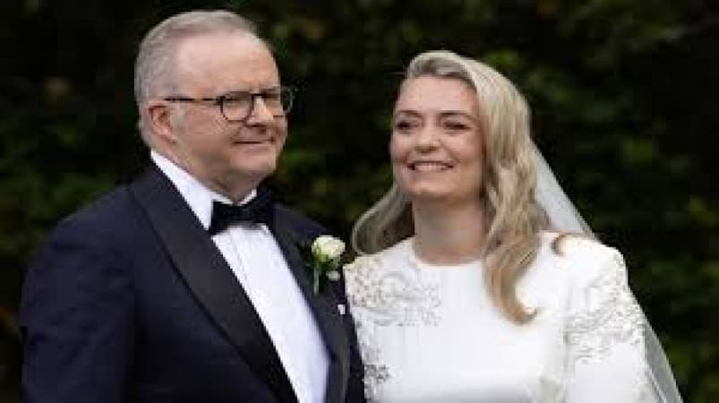 Australian prime minister becomes first to wed in office