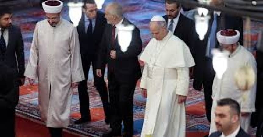 Pope removes shoes but doesn't pray on visit to Istanbul's Blue Mosque
