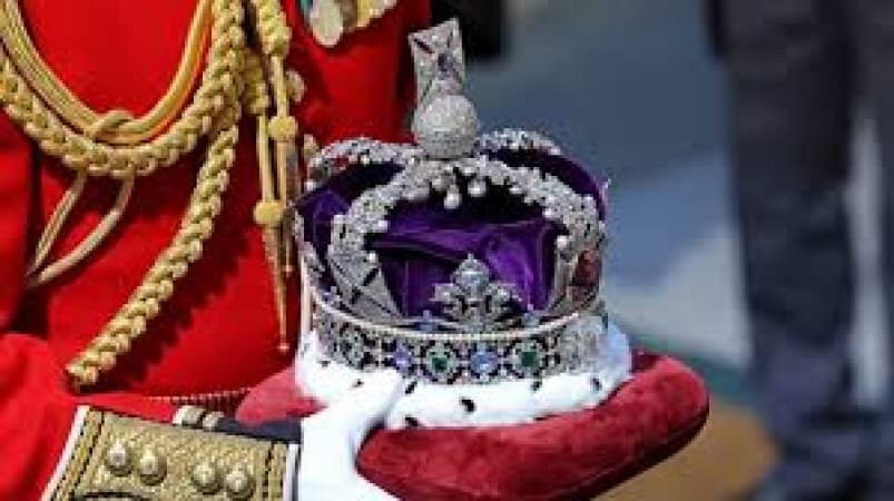 Four arrested over defacing of Crown Jewels display case at Tower of London