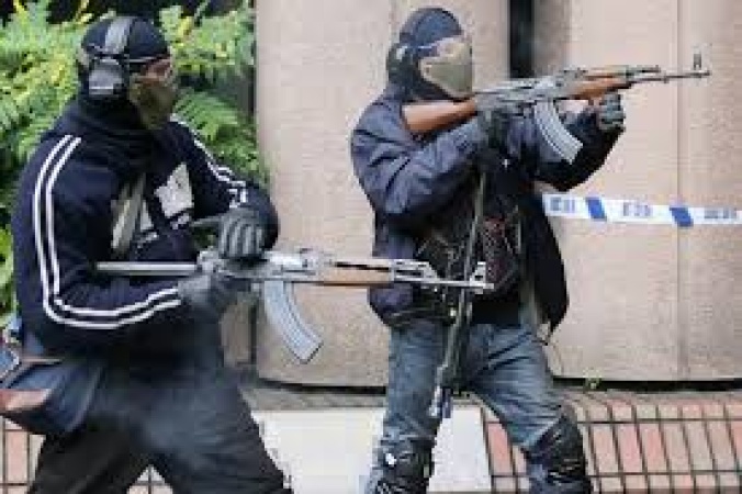 Journalist injured as robbers shoot car occupant, cart away millions in Kwara