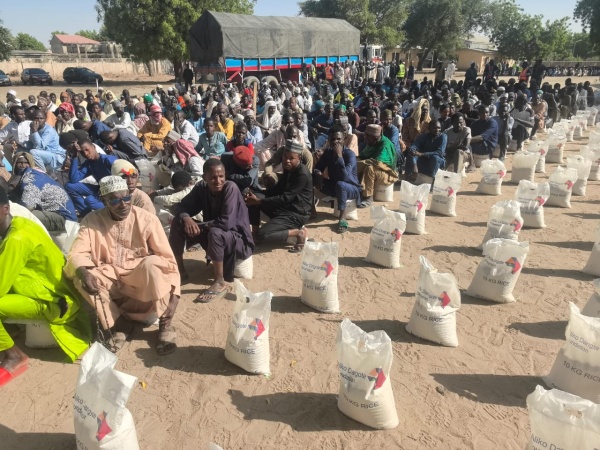 Eric Anyamene Foundation unfolds far-reaching Yuletide programmes, distributes over 5,000 bags of rice to Idemili communities