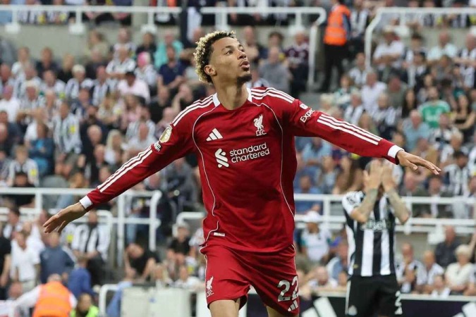 Liverpool goes fifth after victory over NINE-man Spurs