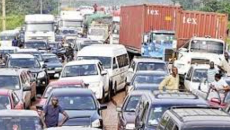 Kogi govt, FRSC, Military, others battle Lokoja-Abuja gridlock