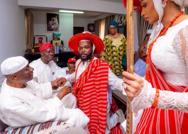 Seyi Tinubu gets installed as Okanlòmo of Eyọ Ọba Alakẹtẹ Pupa, Laba Ẹkun