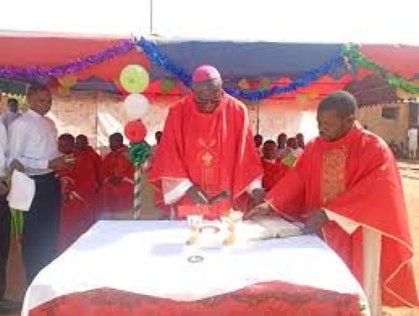 Bishop’s Christmas visit frees 11 Kano inmates