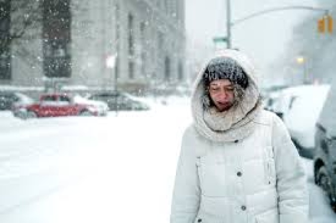 Thousands of US flights disrupted as winter storm looms