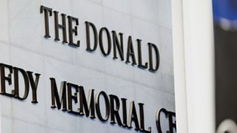 Kennedy Center seeks $1m from musician who cancelled after Trump name added to venue