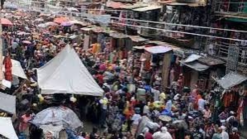 Chaos as last-minute shoppers overwhelm Lagos Balogun Market
