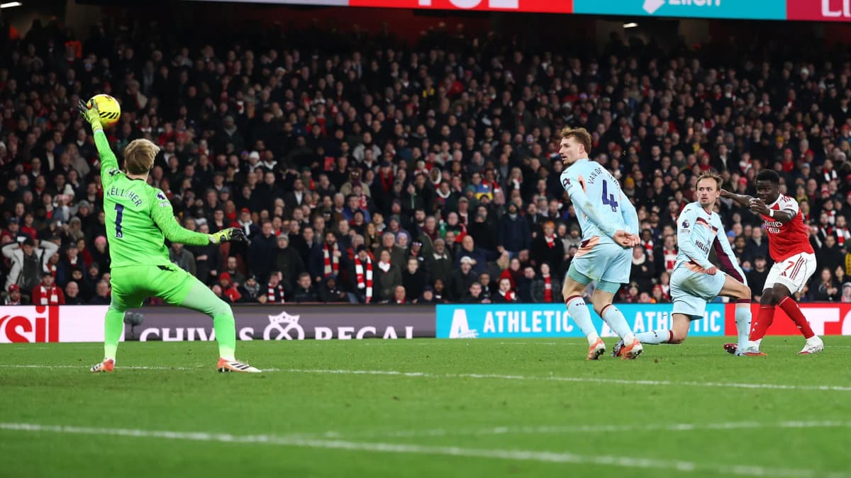 Premier League: Arsenal see off Brentford to restore five-point lead at the top