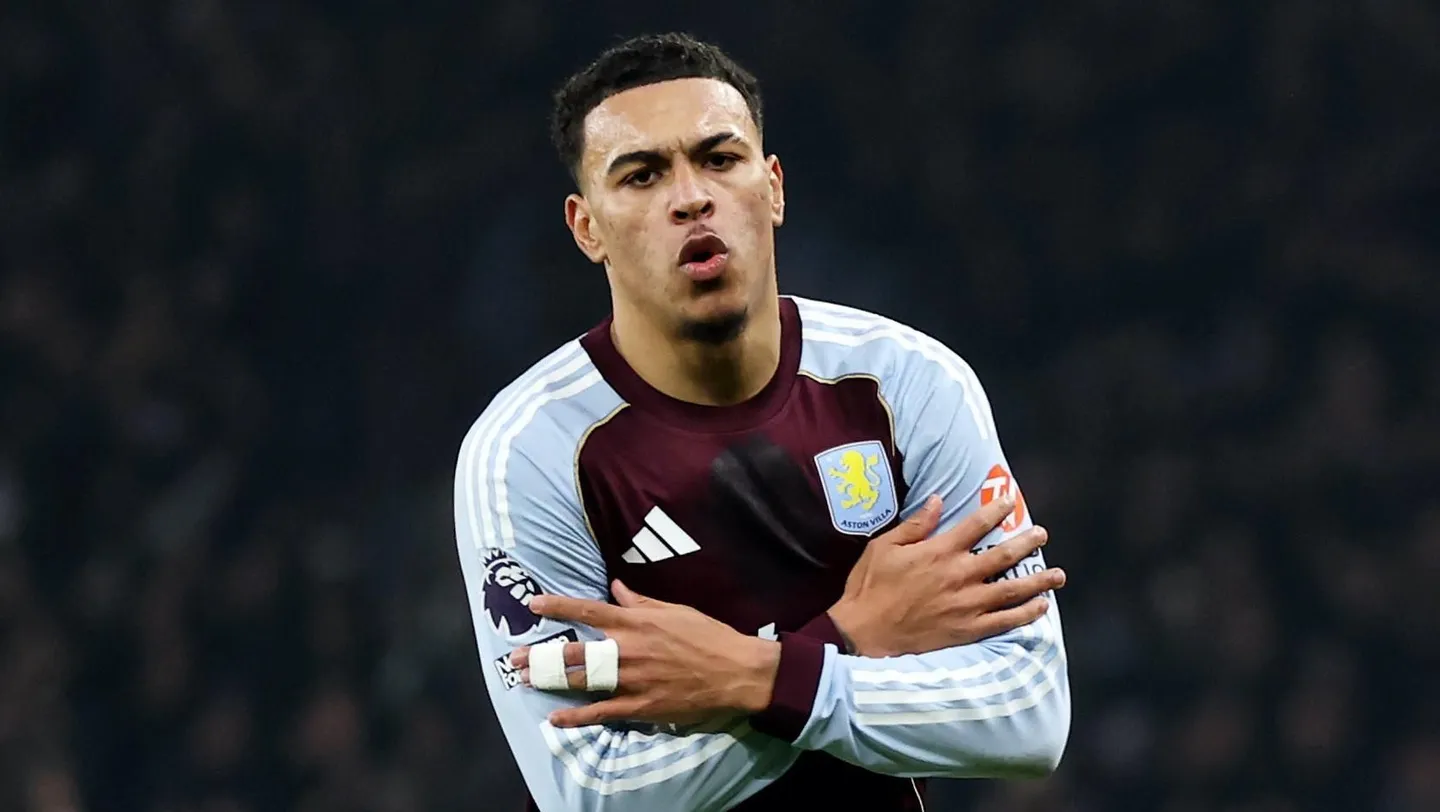 Rogers' double downs Man United, fires Villa to tenth consecutive win