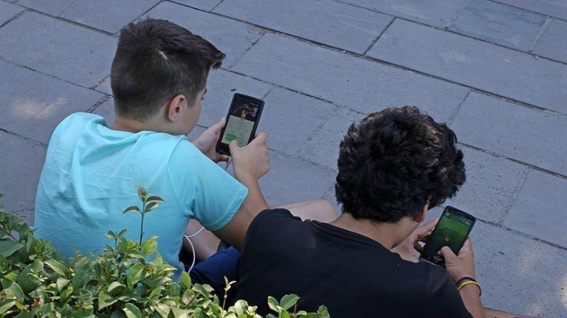 France moves to ban social media for under-15s, bar cellphones in high schools