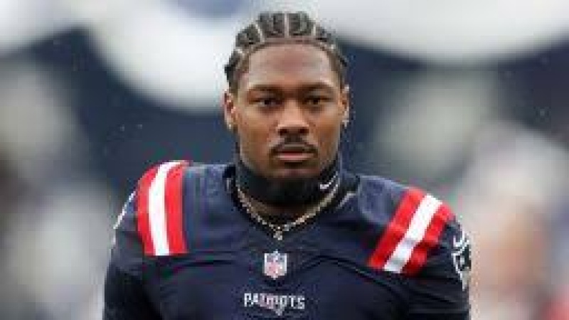 Patriots defensive lineman Christian Barmore accused of throwing girlfriend to the ground