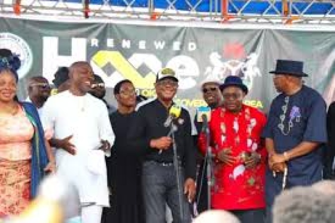 Rivers Ijaw People’s Congress abandons Fubara for Wike