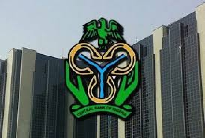 CBN’s withdrawal limits for Nigerians: What about stealing limits for politicians?