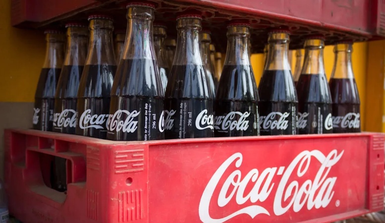 Coca-Cola dropped from annual holiday tradition after president's request