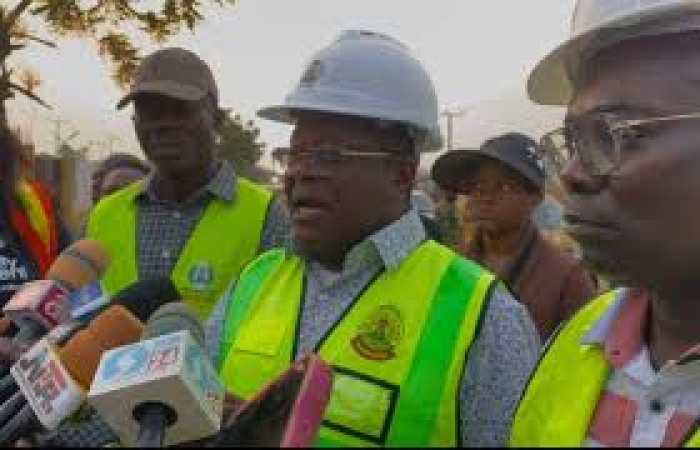 Umahi threatens to terminate road contract over poor performance