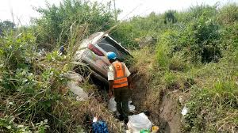 Man hit by vehicle while defecating in ditch on Lagos-Ibadan Expressway