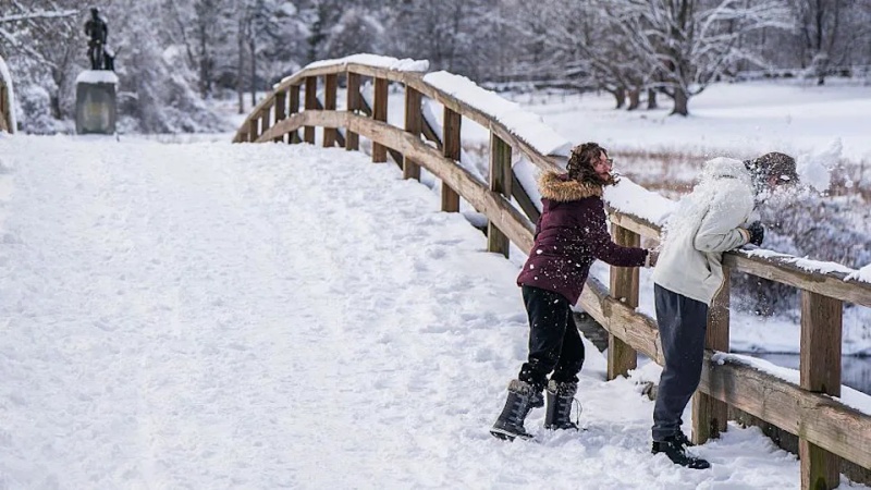Massive winter storm expected to bury much of US in snow and ice