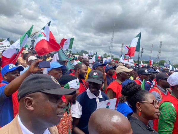 TUC, NLC threaten nationwide strike, give FG 14-day ultimatum