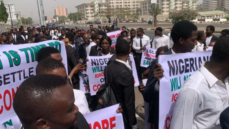 500 lawyers protest over alleged selective payments to contractors
