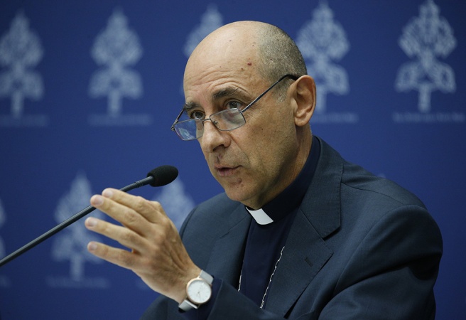 Vatican doctrine chief warns against blogs claiming theological authority
