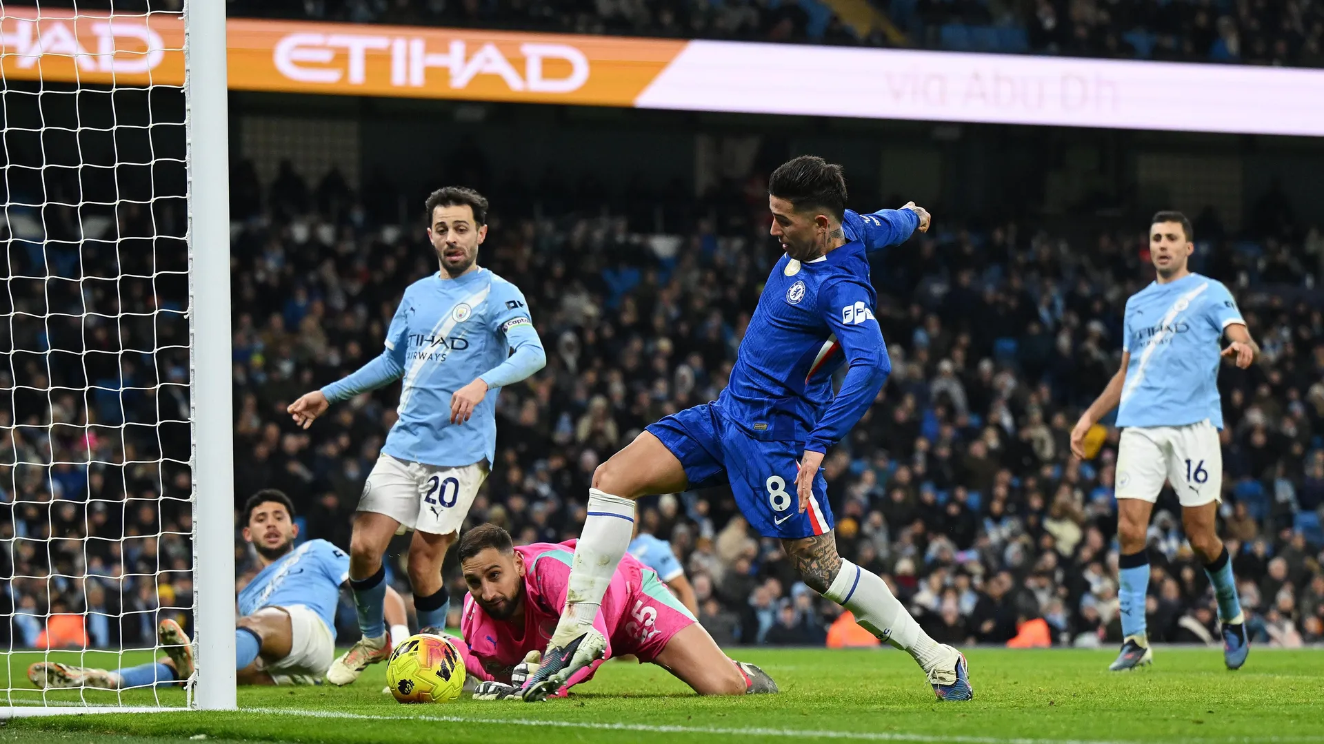 Chelsea strike in STOPPAGE TIME to earn a point at Man City