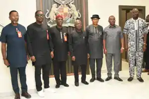 Don’t change a winning team — Abia’s first Military Administrator urges Abians during visit to Governor Otti