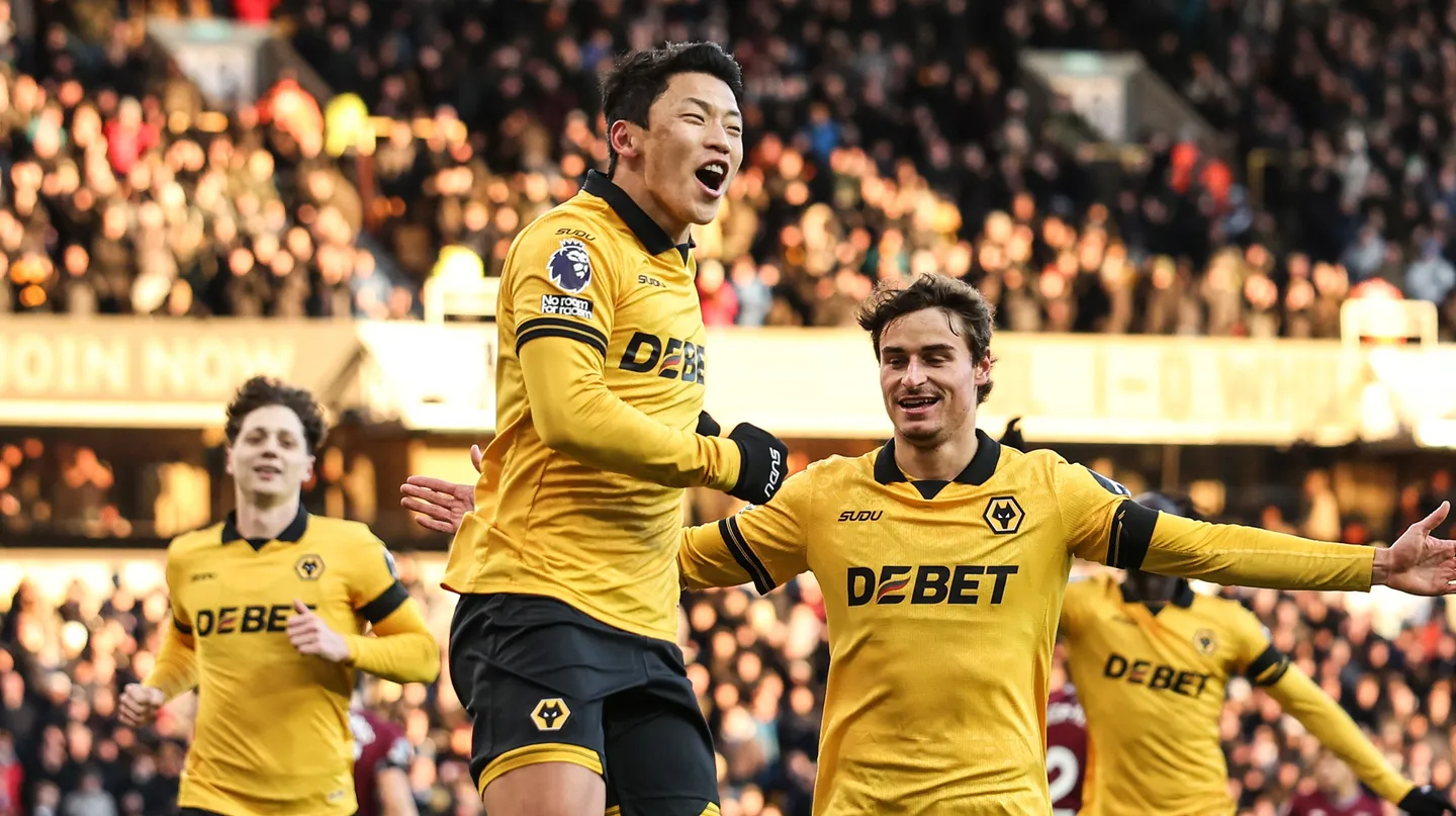 Wolves stun West Ham to secure first win of the season