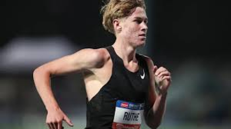 Teen runner sets new record for fastest mile by a junior athlete