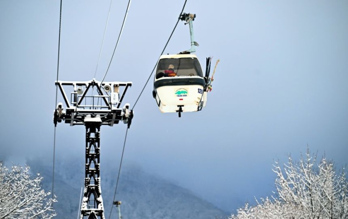 Australian snowboarder dies after becoming caught on ski lift in Japan