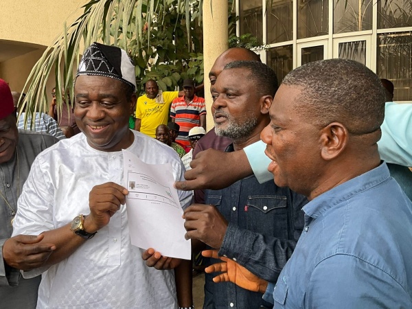Suswam joins APC, picks membership card 