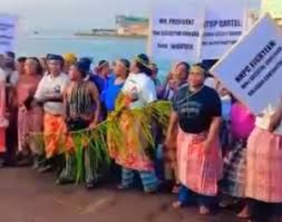 Women protest against decades of injustice in Rivers community