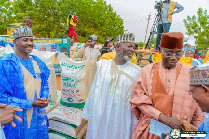Sokoto Governor flags off sale of subsidized fertilizer for dry season farming in Wurno LGA