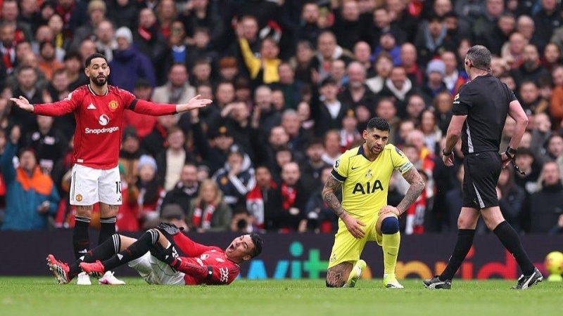 Spurs skipper Romero sent off as Man Utd extend winning run