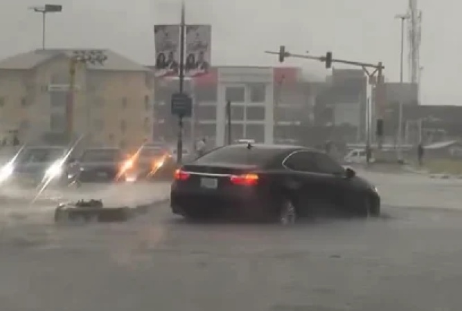 Rains trigger flooding, traffic gridlock in Lagos