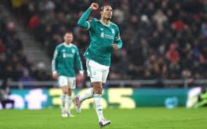 Van Dijk scores as Liverpool end Sunderland's unbeaten run