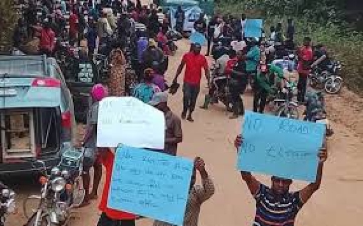 No road, no election: Protest over bad road enters day 4 in Cross River