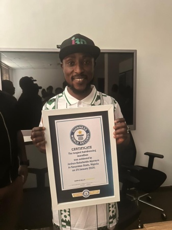 Nigerian barber sets Guinness World record for longest professional barbing marathon