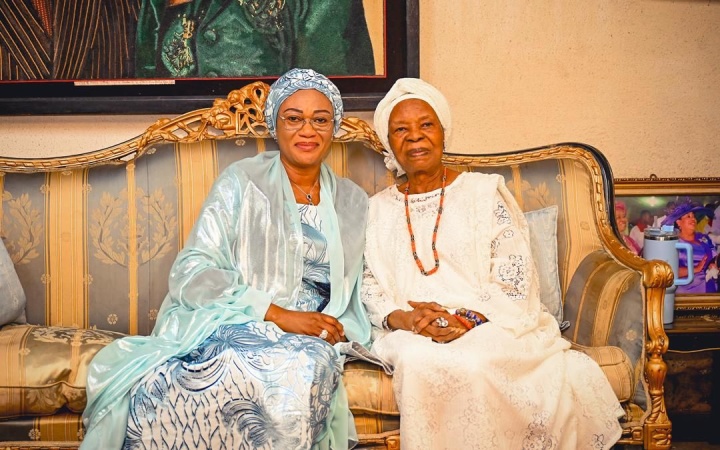 Remi Tinubu pays condolence visit to Ojora family