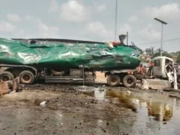6 die, 3 injured in road crash along Lagos-Abeokuta Expressway