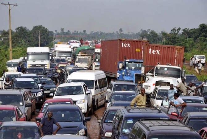 Motorists decry gridlock on Lagos-Ibadan, Sagamu-Benin highways 
