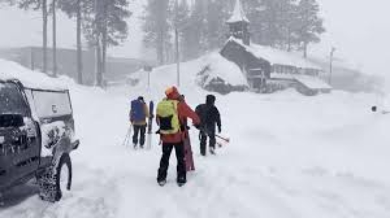 Rescuers search for nine missing skiers after California avalanche