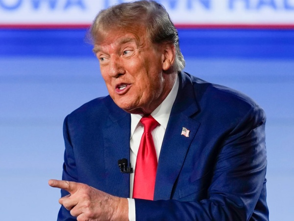 Trump broadens ICE power to detain refugees awaiting green cards