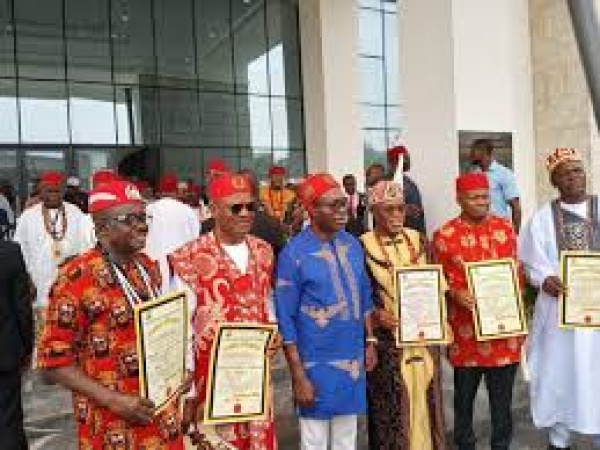 Soludo presents certificates of recognition to six traditional rulers in Anambra