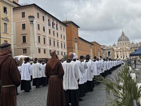 SSPX rejects Vatican dialogue, plans to consecrate bishops without papal mandate