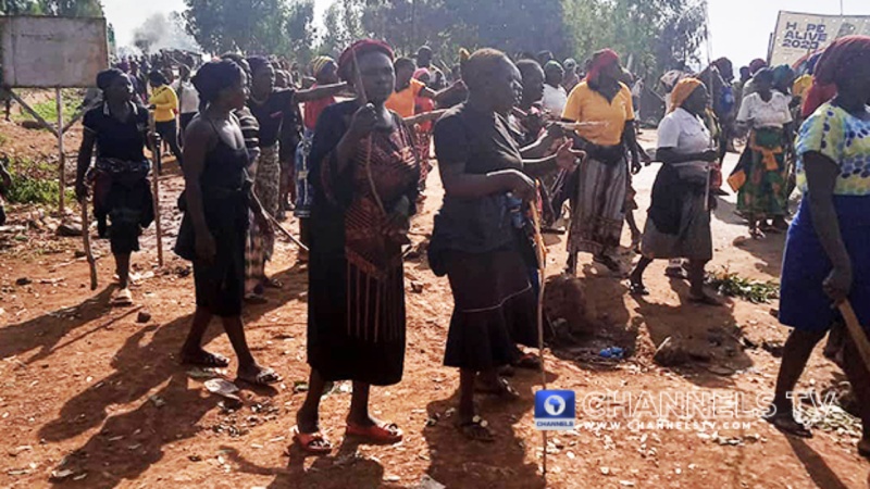 Angry youths, women block highway over continued killings in Plateau